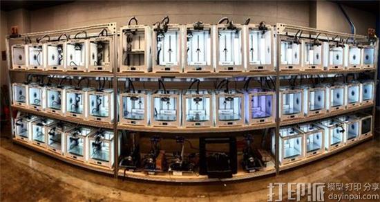 北卡罗来纳州杜克大学开发出可显示3D打印机状态的带LED灯的外套