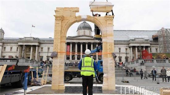 被ISIS摧毁的叙利亚古建筑胜利拱门的6米高3D打印复制品亮相意大利