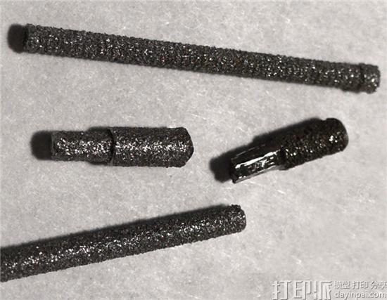 美国研究人员开发出仿骨头的3D打印金属螺钉植入物 可连接假肢和患者
