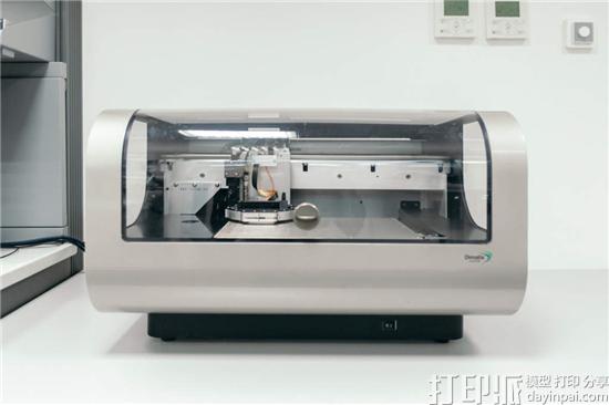 研究员首次用喷射3D打印和UV固化生产出固体口服剂型药物
