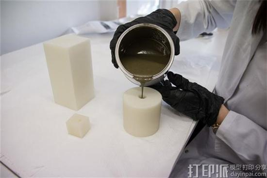 设计师用3D打印模具和液体注塑成功制作出微缩版古埃及金属雕塑