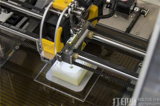 设计师用3D打印模具和液体注塑成功制作出微缩版古埃及金属雕塑