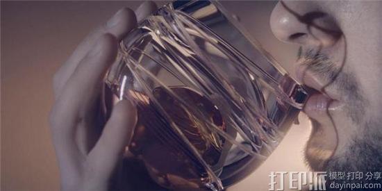 Ballantine推出3D打印酒杯 可在太空微重力环境下饮用威士忌.jpg
