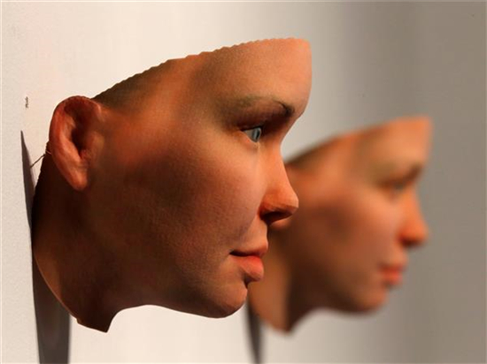 借助DNA信息3D打印出的著名泄密者切尔西·曼宁肖像将在纽约画廊展出