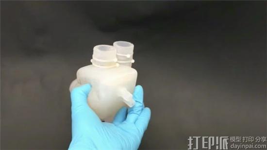 瑞士科学家研发像正真心脏那样输送血液的3D打印人工心脏.jpg