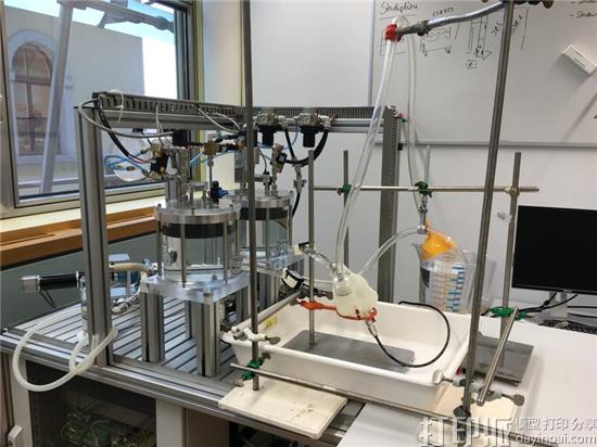 瑞士科学家研发像正真心脏那样输送血液的3D打印人工心脏.jpg