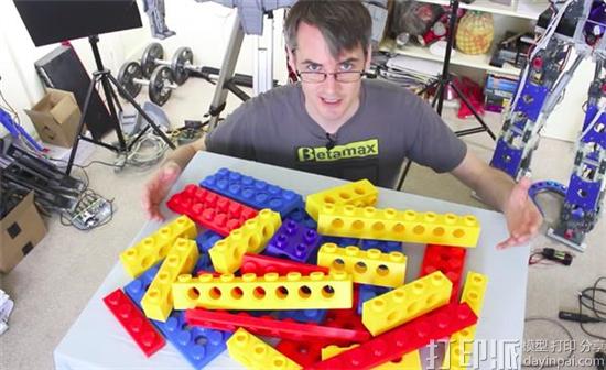 xrobots-james-bruton-rides-electric-skateboard-giant-3d-printed-lego-pieces-2.jpg