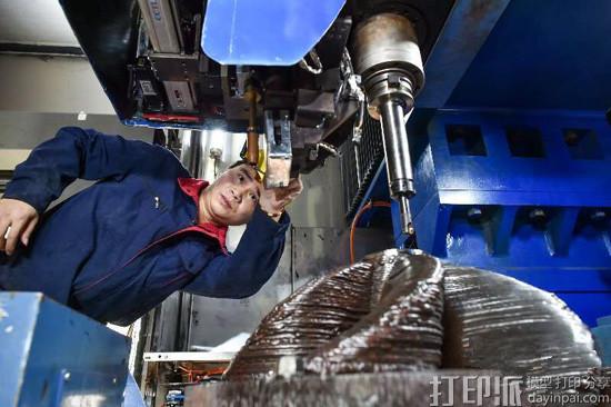 为满足大型铸锻需求，应该对金属3D打印进行哪些研究？