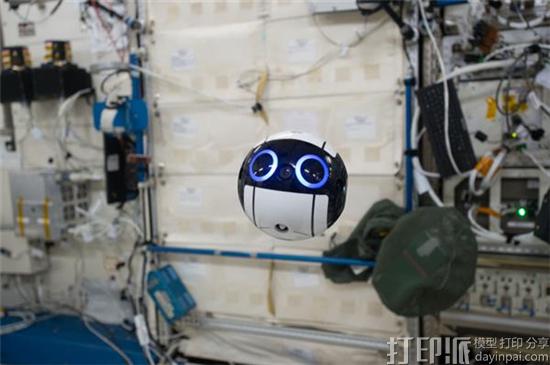 日本研发出自动摄影3D打印机器人Int-Ball 在国际空间站自主飞行捕获图像