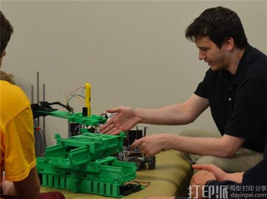 还有这种操作？  研究团队3D打印出一台能自我复制的3D打印机