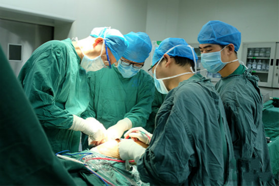   湖医附一医院首例3D打印髋关节翻修术成功完成