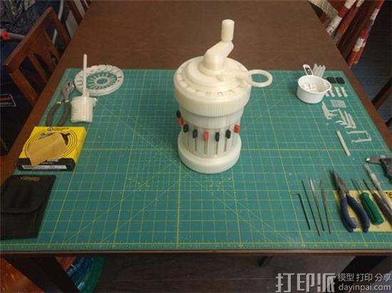 设计师耗时一年3D打印出上世纪古董科塔计算器的模型
