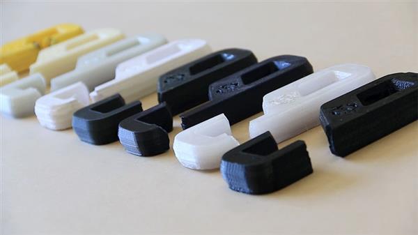 Airwolf 3D用材料打印挂钩进行强度测试：哪种3D打印材料最强？