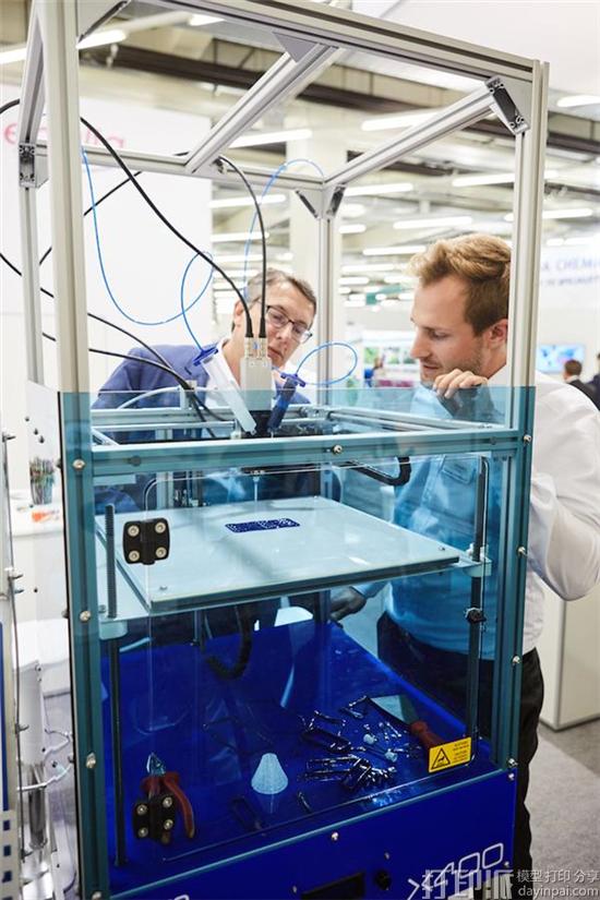 RepRap为其液体3D打印机开发出新的PU材料配方 可在室温下液态打印