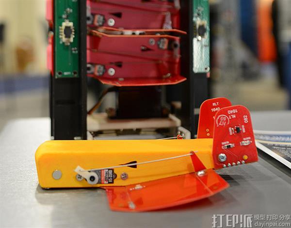 美国海军研发出3D打印的迄今为止最小的近距离隐蔽无人机CICADA