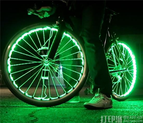 一秒变酷炫！ 美国创客利用3D打印和LED灯带打造出“夜光”自行车