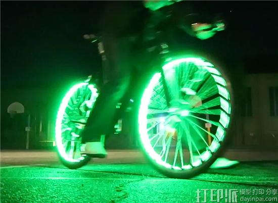 一秒变酷炫！ 美国创客利用3D打印和LED灯带打造出“夜光”自行车