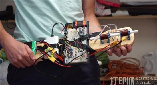 斯洛伐克创客自制3D打印线圈炮 可产生强大的冲击力 斯洛伐克创客自制3D打印线圈炮 可产生强大的冲击力