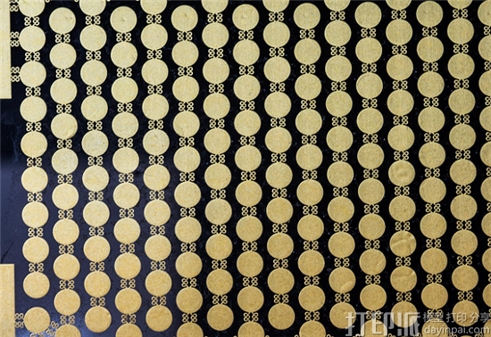 研究人员用3D打印和酶开发的生物燃料电池将汗水转化为电能