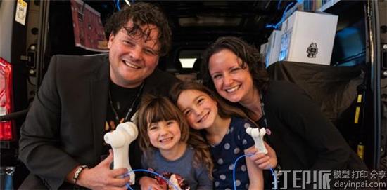 MindKits在新西兰使用奔驰面包车建立移动3D打印教育车间