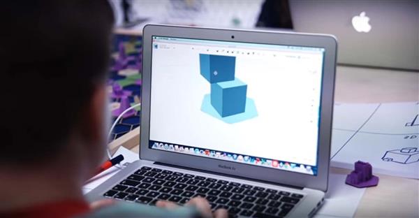 MindKits在新西兰使用奔驰面包车建立移动3D打印教育车间