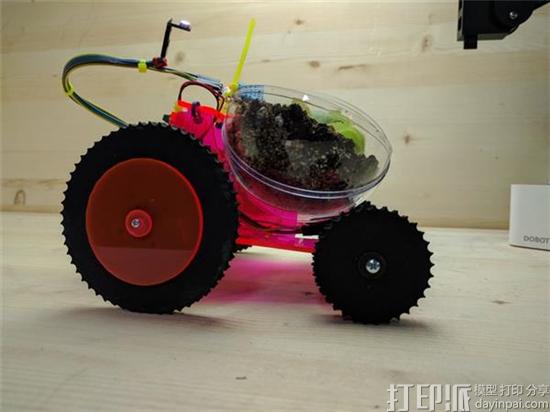 CSW推出能载着绿植去寻找阳光和新鲜空气的3D打印机器人Plantoids