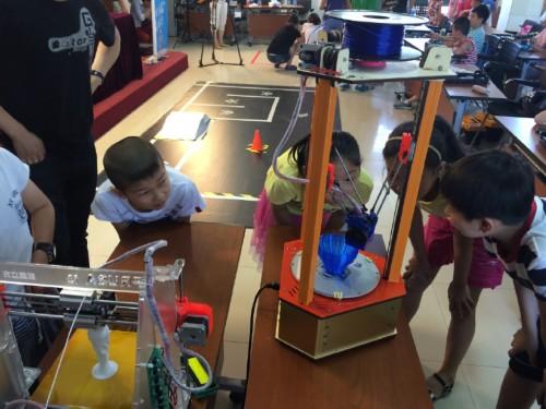 宝安区开设30场3D打印培训  让三百少年体验神奇科技