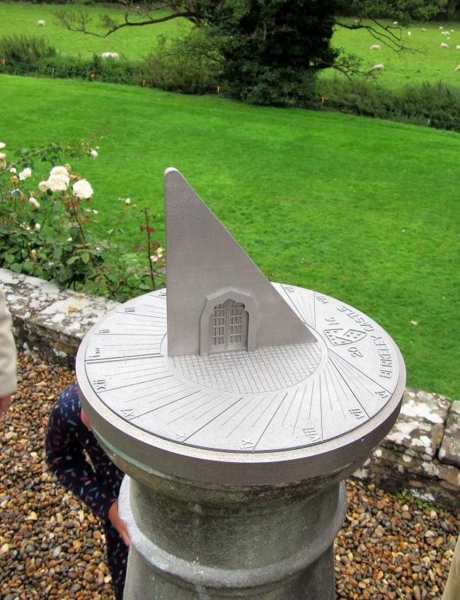 雷尼绍为古老的英国伯克利城堡安装3D打印日晷