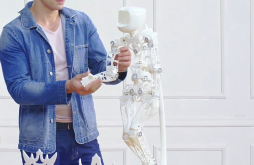 惊人造物能力！大学生创客3D打印出会跳舞的机器人