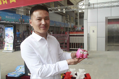 拓普三维科技亮相博览会  市民纷纷体验3D打印