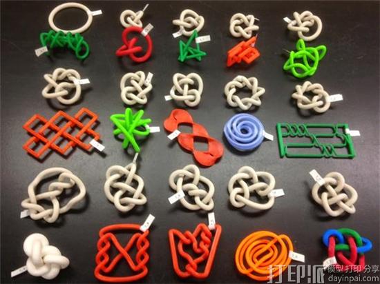 弗吉尼亚州大学生使用3D打印模型展示拓扑和同伦的数学概念