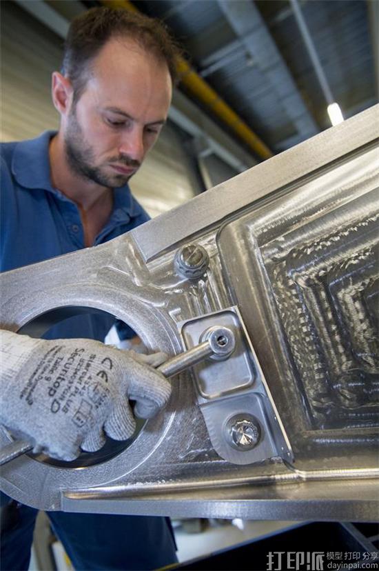 空客首次将3D打印钛支架成功安装到A350 XWB飞机上