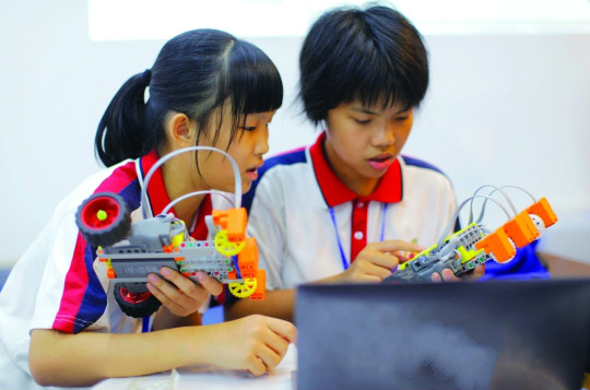 禅城区南庄三中小学生设计火箭 3D打印变“实物”