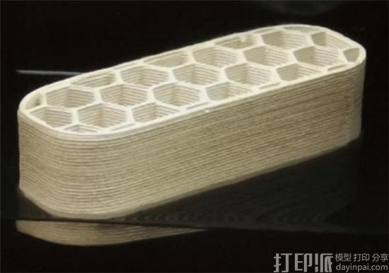 Kai Parthy推出了新的木质3D打印材料LAYWOODmeta5 能漂浮在水中