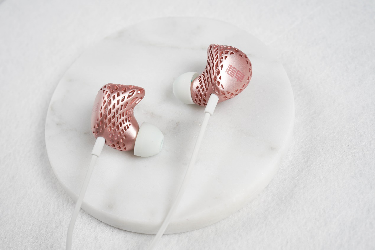 黑格科技联合“趁早”品牌 推出限量版定制3D打印耳机