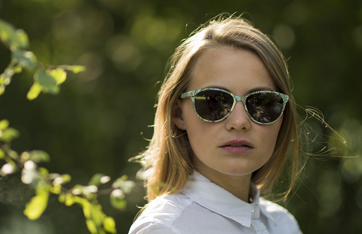 Powder＆Heat提供色彩丰富、光泽良好的3D打印定制眼镜架服务