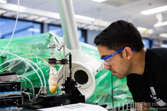 研究人员开发出可将剂量精确的药物打印到载药装置上的新3D打印技术