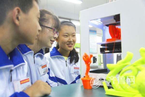 万盛科技馆青少年3D打印创新教育课程正式开课