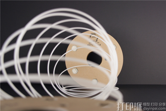 Refil推出由回收酸奶瓶制成制成的PLA 3D打印线材 线轴来自再生纸板 Refil推出由回收酸奶瓶制成制成的PLA 3D打印线材 线轴来自再生纸板