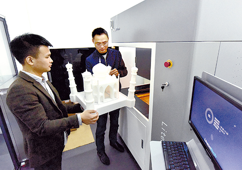 湖北增上三维科技发展公司技术员进行了建筑模型3D打印