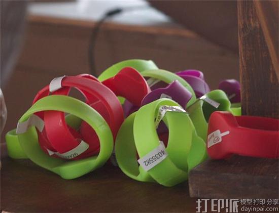 研究人员开发出全3D打印的超级电容器腕带 可随时随地为手机供电