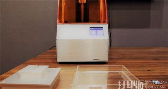 3DFacture推出首个激光点达到50微米的SLA 桌面3D打印机Weaver