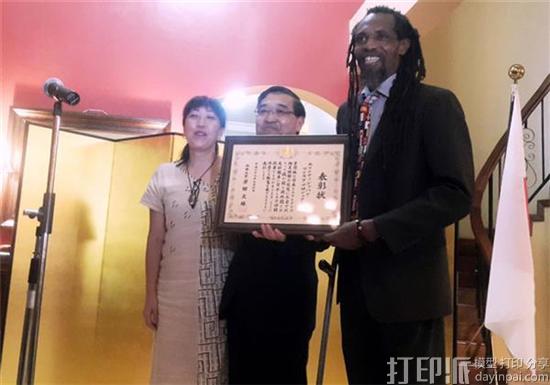 Mulindi Japan One Love为为卢旺达残障人士提供3D打印假肢