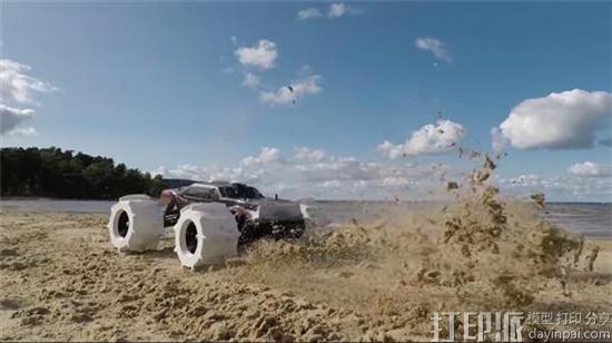 创客发明能让遥控赛车在水面上行驶的3D打印轮胎