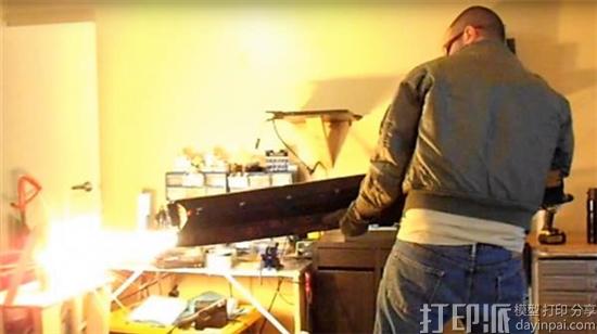 外国创客自制3D打印电磁轨道炮 45秒内可发射3颗钢弹 外国创客自制3D打印电磁轨道炮 45秒内可发射3颗钢弹