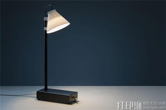 设计师开发出放入手机才能开启的3D打印台灯 提醒你抽出时间陪伴家人