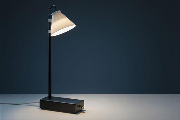 设计师开发出放入手机才能开启的3D打印台灯 提醒你抽出时间陪伴家人