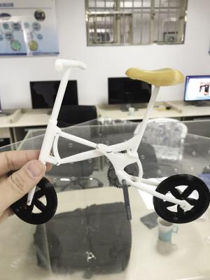 两名大学生耗时两月3D打印出自行车，纵向折叠更方便