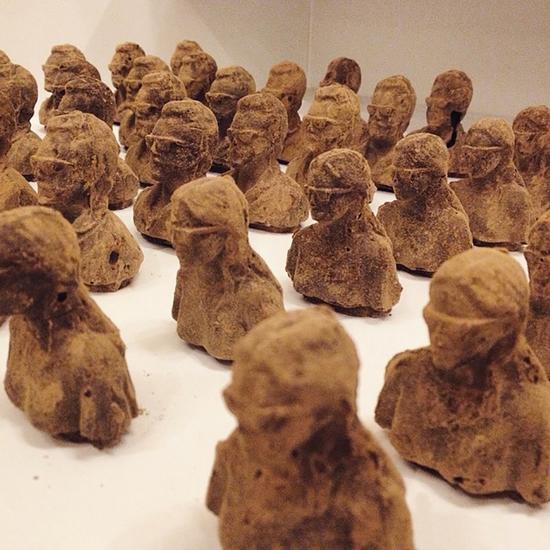 真是极限挑战！面对和自己一样的3D打印巧克力，你下得了口？