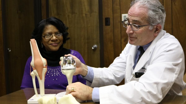 ConforMIS的3D打印膝关节置换术帮助61岁女性重获行走能力